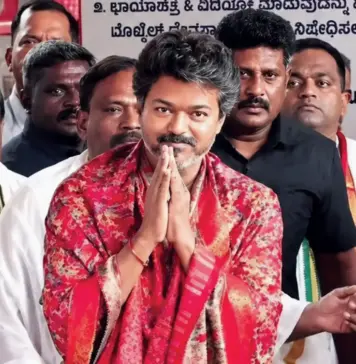 விஜய் கொல்லூர் மூகாம்பிகை கோவிலுக்கு திடீர் ஆன்மிகப் பயணம் !